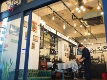 ブロートーキョーバーバーショップ 神田店(Bro Tokyo BARBERSHOP)の雰囲気（広々としたアメリカンな雰囲気でカッコよく仕上げます＜理容室＞）
