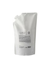 ケアの一歩は髪の「下地創り」から…。保湿成分／浸透促進成分を塗布することでベースを整えます♪