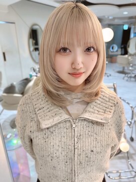 モナ 髪質改善(MONA) 【MONA】ミディアムレイヤー/ホワイトカラー/ミルクラテ