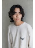 センターパートミディアム×ニュアンス波巻きパーマ