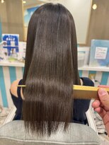 ソラ(SORA) 【橋本】骨格補正ストレートで膨らむクセを上品なタイト髪へ