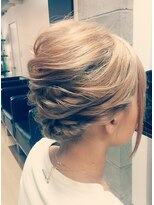 ムーブ&ラボール ショートヘアーで作る、ルーズなヘアセット！！