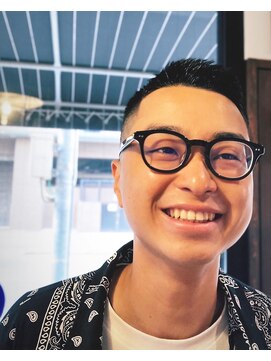 カムレイドフォーライフ(COMRADE 4 LIFE) メンズショート　スキンフェード　担当松尾