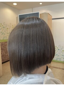 カットハウス はさみの部屋 切りっぱなしボブ/前下がり/イングラ/ラベンダーアッシュ/前髪有