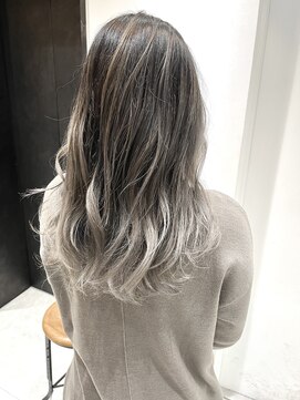 フェリア 渋谷(Feria) シルバー系バレイヤージュカラー♪