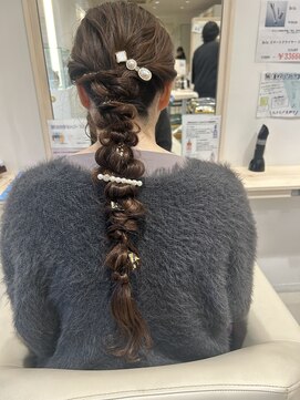 カペリベラ 寝屋川店(Capelli Bella) 編みおろしヘア
