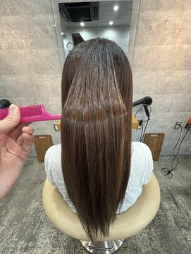 レディオ ザ イシン(LeDio the ISIN) 髪質改善/白髪染め/白髪ぼかし/縮毛正/ヘッドスパ 【星川】