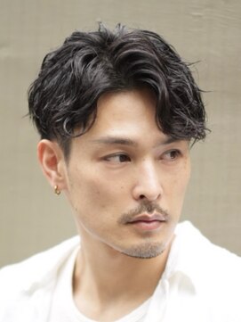 大人の波巻きツイストスパイラルパーマメンズカットヘア