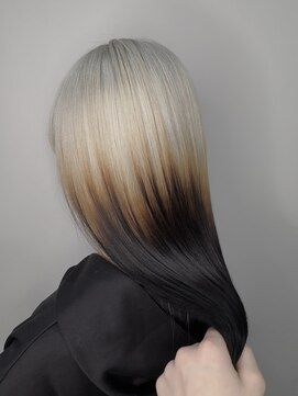 アン(Hair make un) （神田真志　ホワイトルーツカラー】