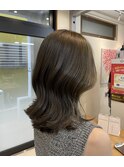 くびれヘア×オリーブベージュ