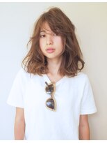 大人カジュアル×ミディアムヘア
