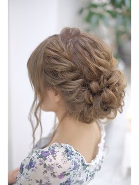 リサ 恵比寿(risa.) 波ウェーブふわふわねじりアップ