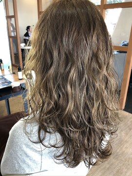 ベルポートヘア(Bellport hair) ☆レイヤーカット×透明感ベージュ☆