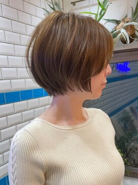 シー バイ ロンド 新宿(Sea by Lond) アースカラー横顔が綺麗に見えるショートカット