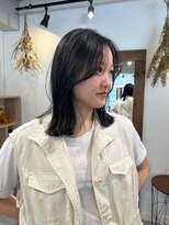 ネイヴィル オモテサンドウ(navile omotesando)&nbsp;流れる顔周りくびれミディブルーグレー