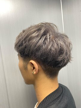 ソルバー(SOLVER) シルバーグレージュ/刈り上げアップバングショート