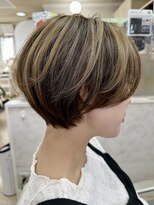 アトリエリーベル 耳掛けハンサムショート