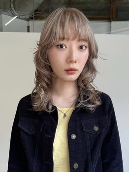 ヒンク(the hinc)の写真/ありきたりなスタイルになりがちなミディアムロングも、周りと差がつく！顔周りのレイヤーカットが人気！
