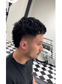 スパイキーショートブルーブラックフェザーパーマサーフカール