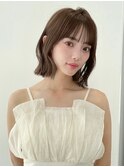 グレージュ切りっぱなしボブ前髪ありミニボブミルクティベージュ