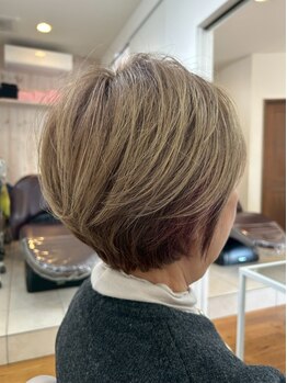 オーガニック由来のカラーでパサつき知らずのツヤ髪へ。ジアミントラブルを防ぎ、継続的な白髪ケアが可能◎