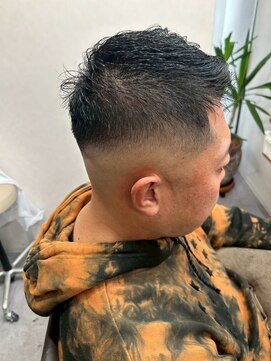 ロッカヘアエジェ(ROCCA hair eje.) 刈り上げセンターパート男前スキンフェード
