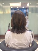 大きめくびれパーマ韓国風レイヤー外ハネミディ