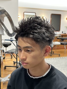 ザデイトウキョウ 表参道 青山(THE DAY TOKYO) MEN’S/サーフカール/刈り上げセンターパート/表参道駅/青山