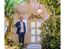 マーナ(MANA)の雰囲気（入口にアーチを用意してるのはアーチをくぐると幸せになるという）