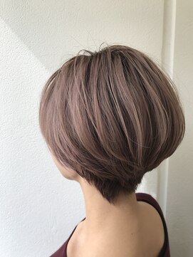 ナンバー エアロ 横浜(N° +aero) 大人可愛い20代30代40代小顔ワンサイドショートボブ丸み前下がり