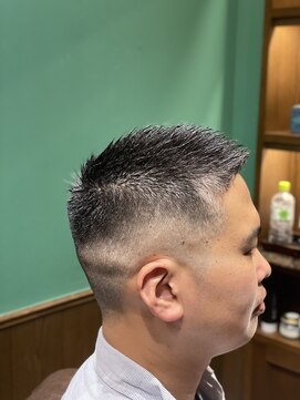 ヒロギンザバーバーショップ 丸の内店(HIRO GINZA BARBER SHOP) ナチュラルショートフェードスタイル