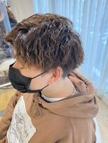 ネオリーブ チロル 横浜西口店(Neolive CiroL.)&nbsp;ツイストスパイラルパーマ センターパート モテヘア