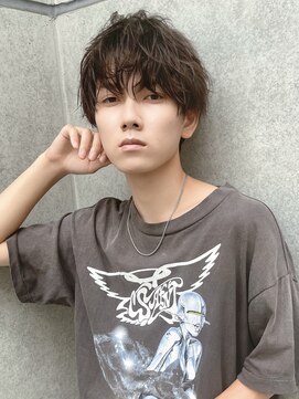 キー(kii) ２ブロック刈り上げマッシュ　ツイストスパイラルパーマ