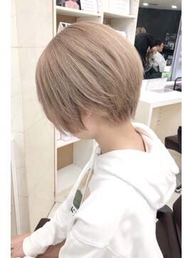 リア 大阪梅田(Ria) 20代30代40代小顔ミルクティーショートボブ丸み前下がり【梅田】