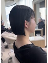 コンティロミー(CONTI ROMMY.)&nbsp;切りっぱなしラインがオシャレ。首も綺麗に見える【ボブ】