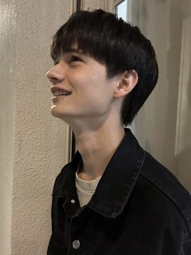 オーオ シカシカ(OOO YY) 刈り上げない柔らかさのあるマッシュショート