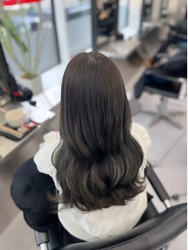 アルドーレフィエロ シンサイバシ(Ardore fiero shinsaibashi) 人気の暗めオリーブグレージュ★20代30代40代