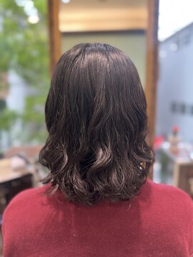 アメリ バイ アピッシュ(Amelie by apish) コテ巻き風パーマミディアムパーマミックスパーマ