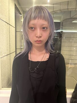 ダブ アオヤマ(DaB AOYAMA) ハイトーンウルフカットブリーチカラー顔まわりレイヤーオン眉