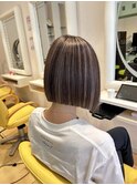 切りっぱなしボブ×ハイライトカラー