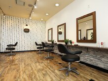 ヘアーアンドリラックス ラッシー(hair&relax Lassie)の雰囲気（木の温もり感じる店内でゆったりとした時間をお過ごせます♪）