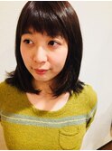 暗髪ブラントカット