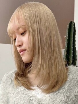 ウィコ 新宿(WICO) ホワイトベージュ[新宿駅/ボブウルフ/ダブルカラー/小顔]