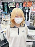 金髪抜きっぱなしホワイトブロンド韓国巻き髪