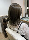 赤みを抑えて透明感アップ!人気のオリーブベージュカラー
