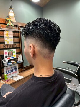 オールマンバーバーショップ 流山おおたかの森(Allman Barbershop) 顔剃りシェービング/ツイストスパイラルパーマ/アイロンパーマ