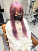 バンブーグラス バイ ユアーズヘアー(Bamboo grass by youres hair)&nbsp;ブリーチエクステでピンク