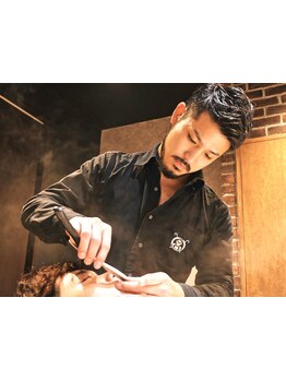 プロのシェービングで、清潔感と艶肌を手に入れませんか？眉やヒゲのお手入れもお任せ◎<理容室><日野>