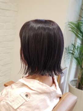 アピッシュココ(apish coco) 外ハネ切りっぱなしボブ