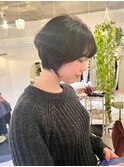 可愛さをプラスした♪女性らしいショートボブ◎